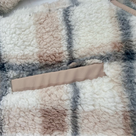 Abercrombie & Fitch Plaid / Sherpa Fleece / Quarter-Zip/ Jacket Pullover - Picture 7 of 10